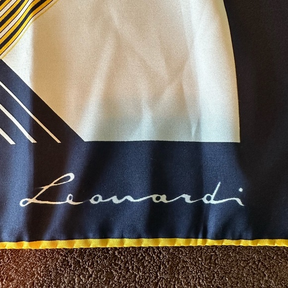 Leonardi Scarf | Excellent pre-owned condition Vintage - Picture 2 of 8